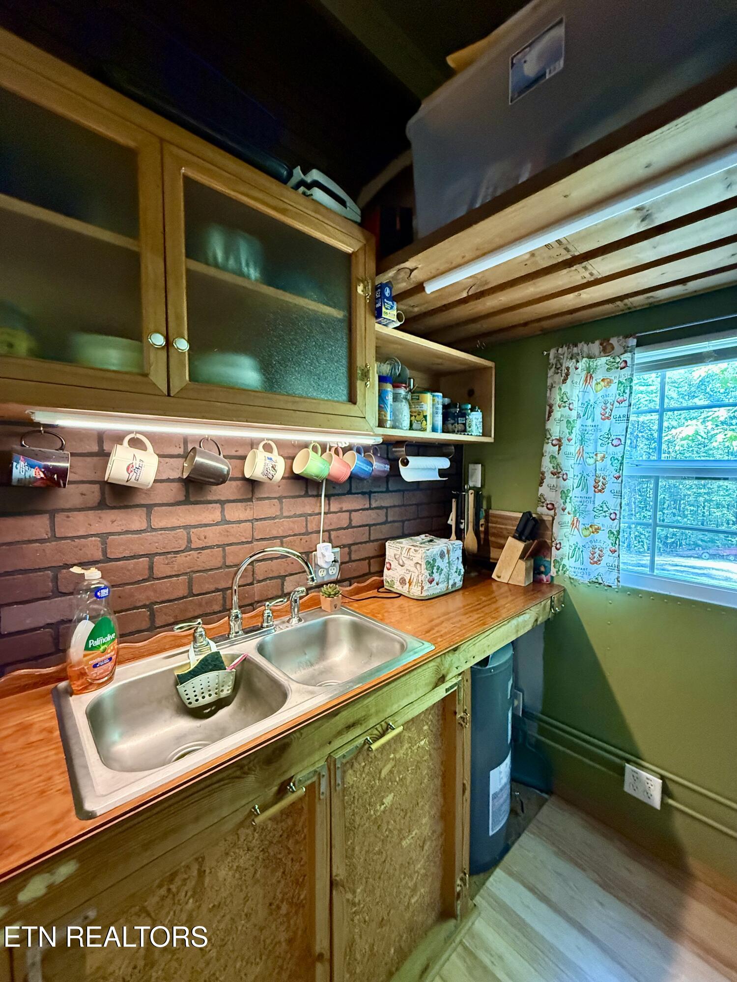 1600 Chestnut Valley Road Vonore TN 37885