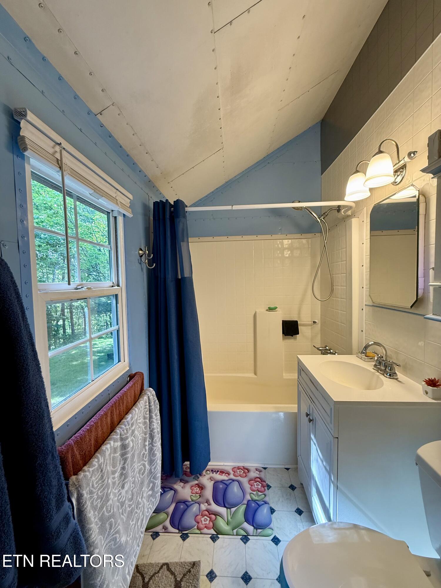 1600 Chestnut Valley Road Vonore TN 37885