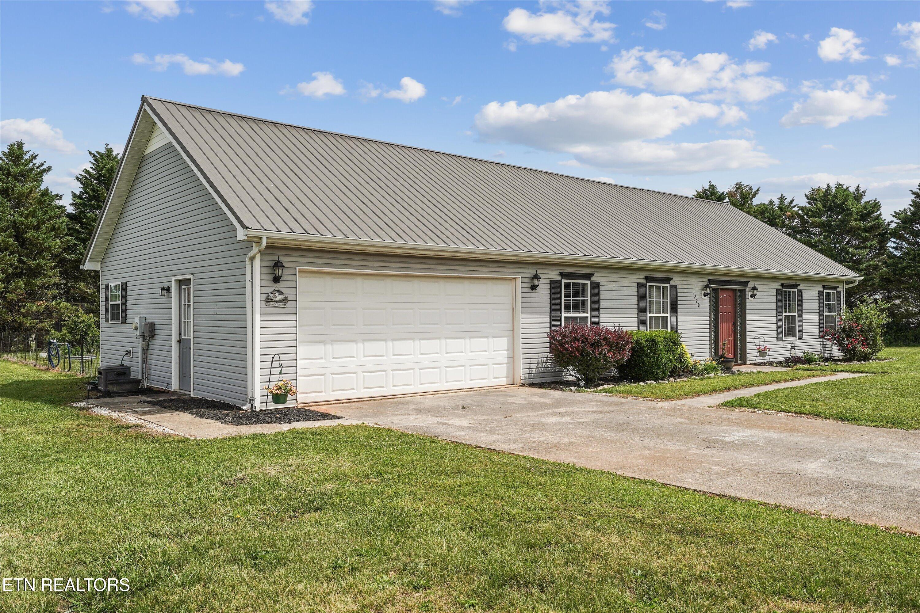 1220 Christianburg Lane Sweetwater TN 37874