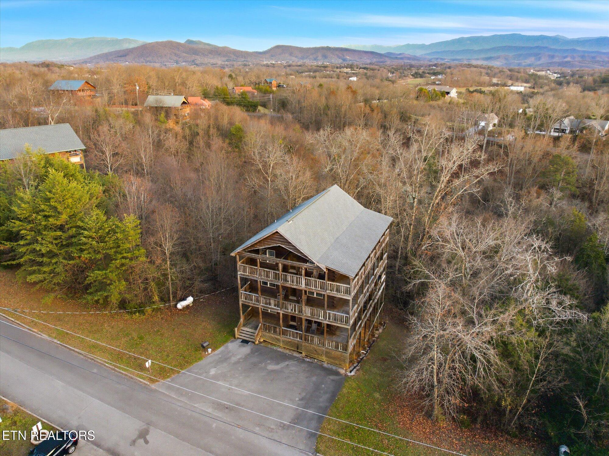 2022 Oakmont Drive Sevierville TN 37876