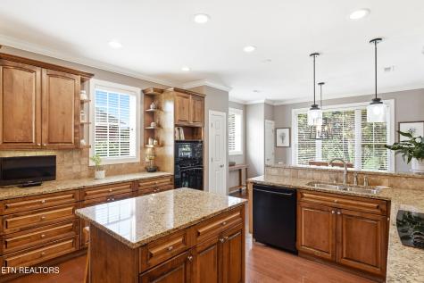 1733 Burnside Drive Maryville TN 37801