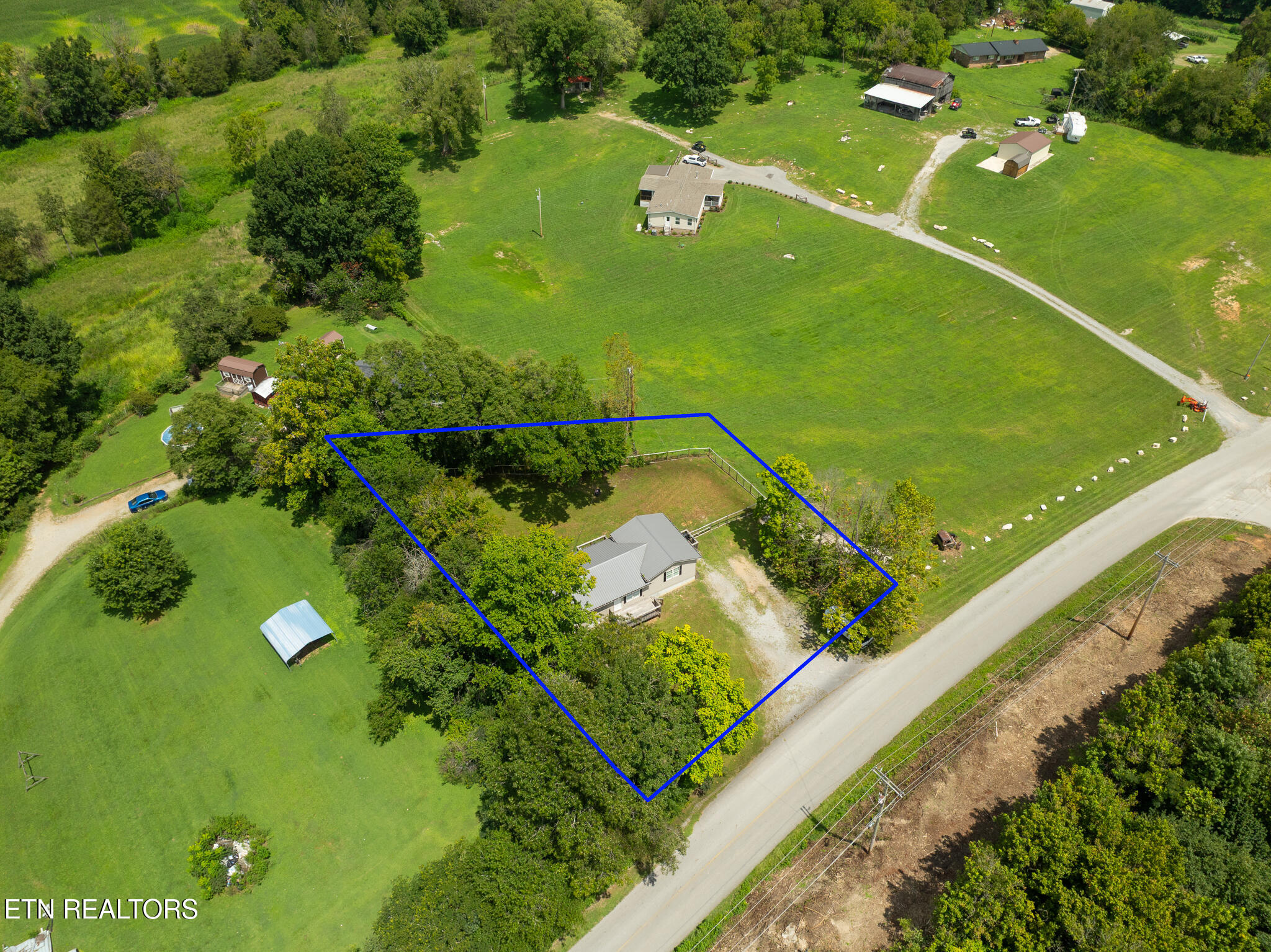 3406 Back Valley Road Speedwell TN 37870