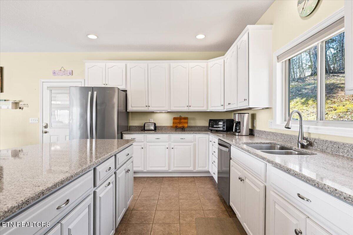 223 Holly Lane Lafollette TN 37766