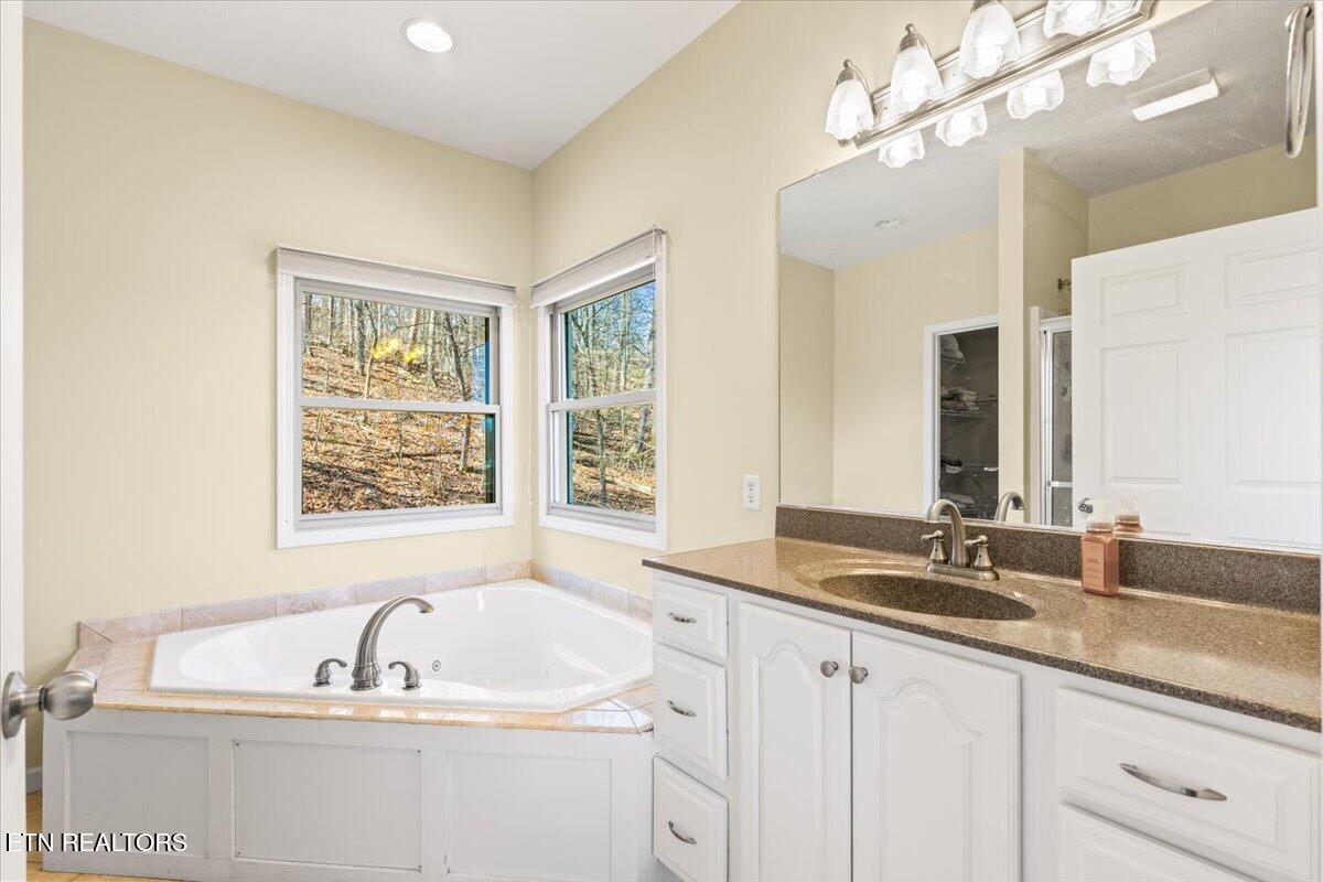 223 Holly Lane Lafollette TN 37766