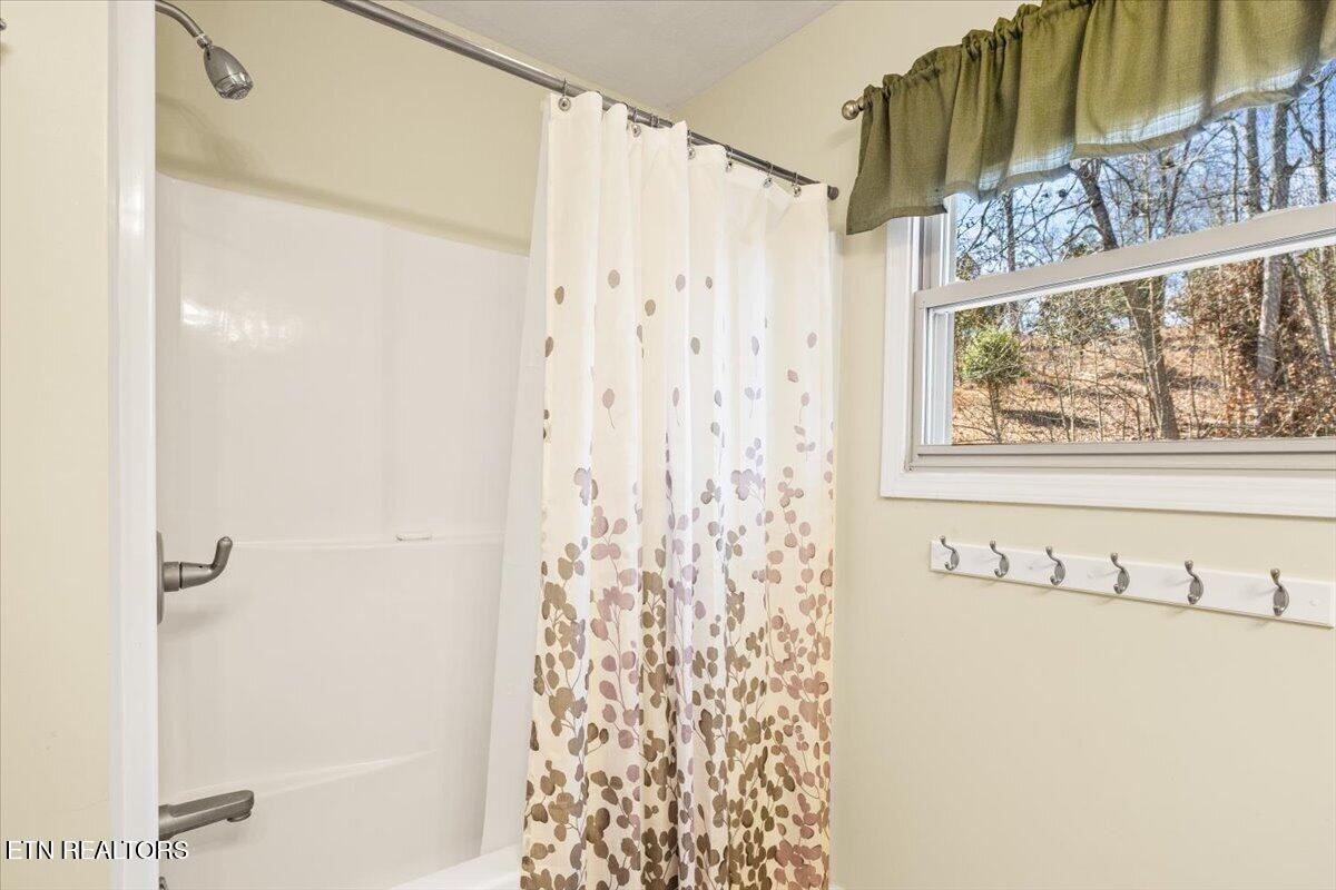 223 Holly Lane Lafollette TN 37766