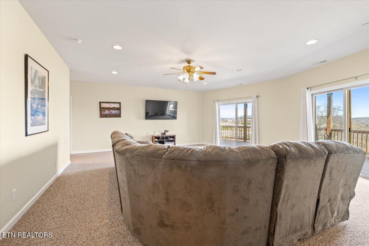 223 Holly Lane Lafollette TN 37766