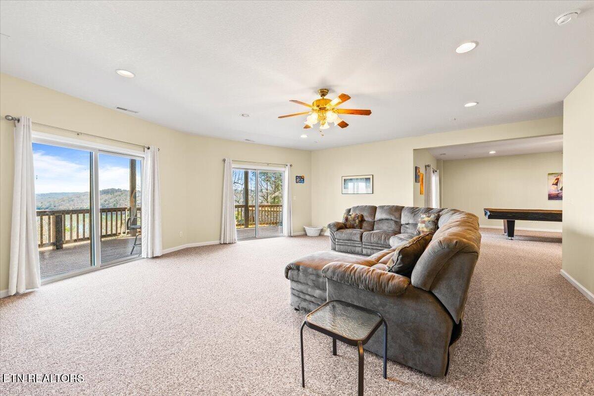 223 Holly Lane Lafollette TN 37766