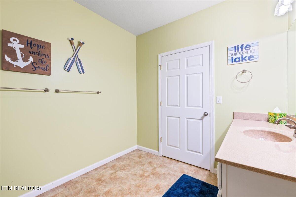 223 Holly Lane Lafollette TN 37766