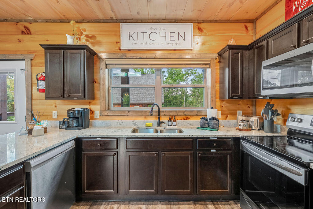 2111 Eagle Feather Drive Sevierville TN 37876