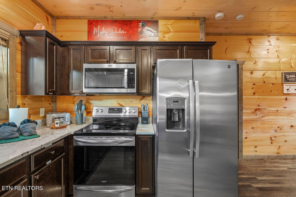 2111 Eagle Feather Drive Sevierville TN 37876