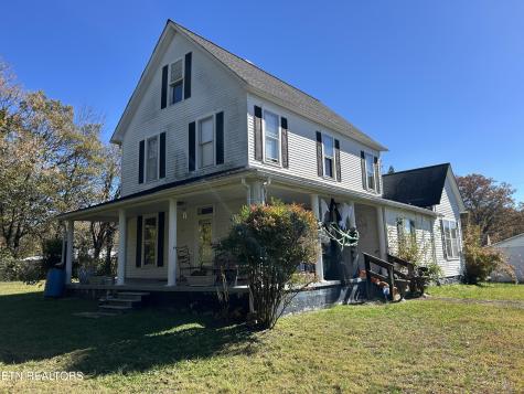 307 Russell Avenue Harriman TN 37748