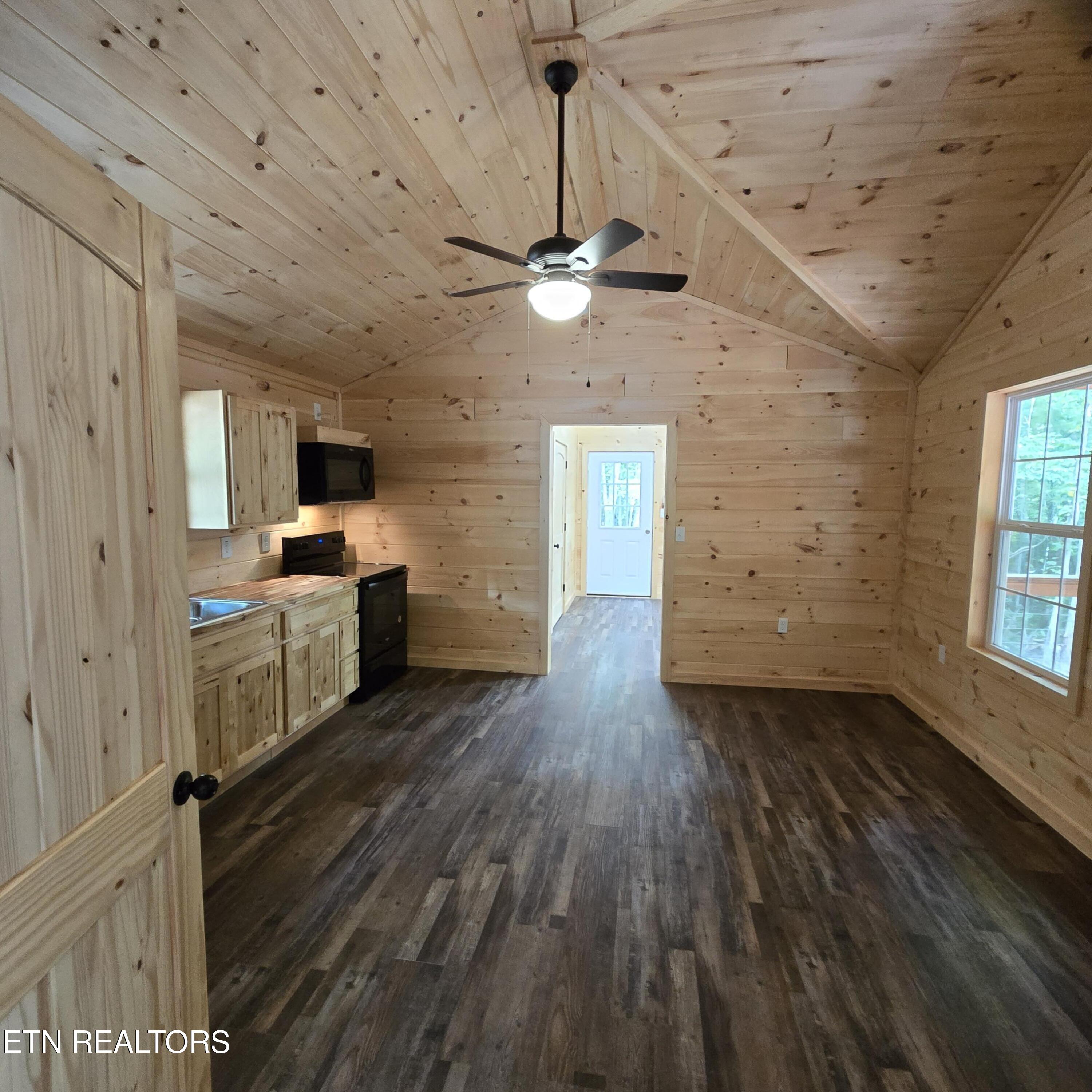 137 John Cox Road Deer Lodge TN 37726