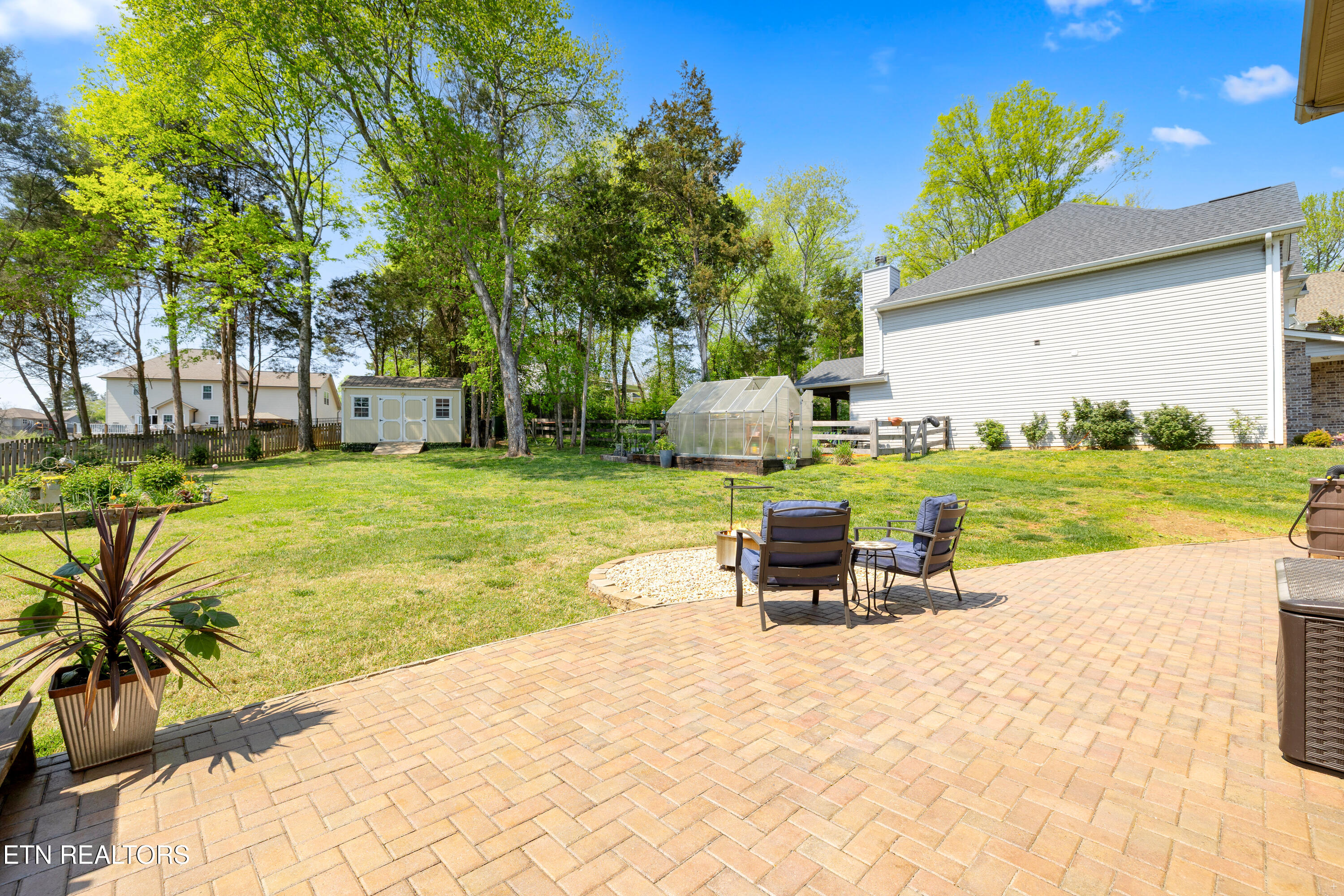 225 Caulderwood Lane Lenoir City TN 37771