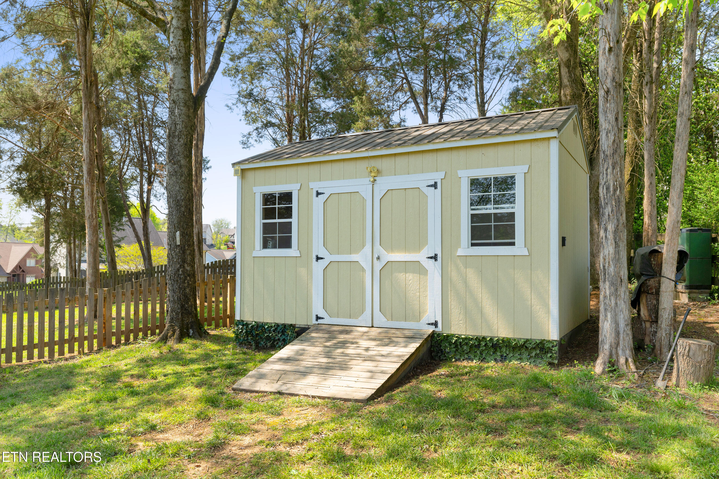 225 Caulderwood Lane Lenoir City TN 37771