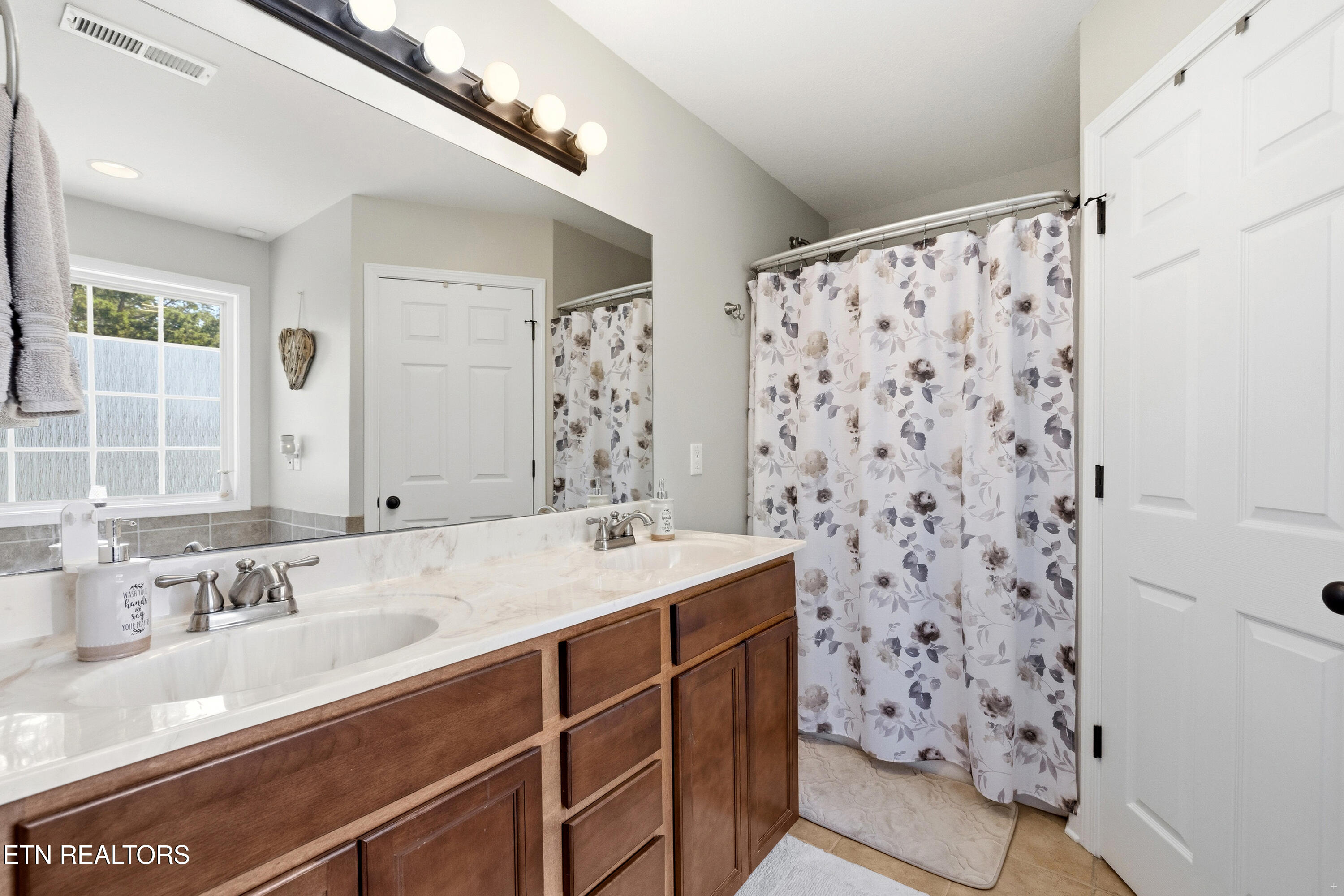 225 Caulderwood Lane Lenoir City TN 37771