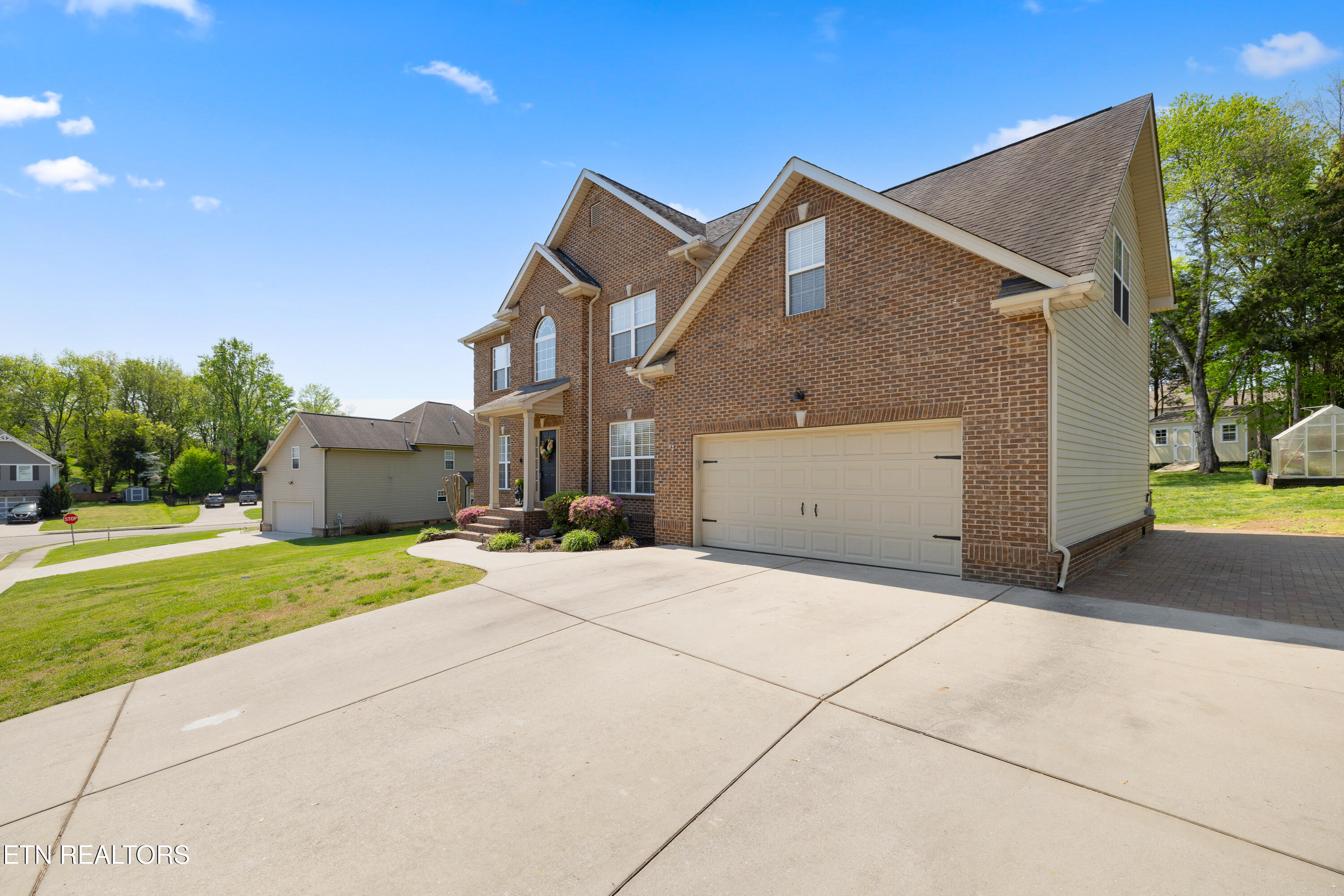 225 Caulderwood Lane Lenoir City TN 37771