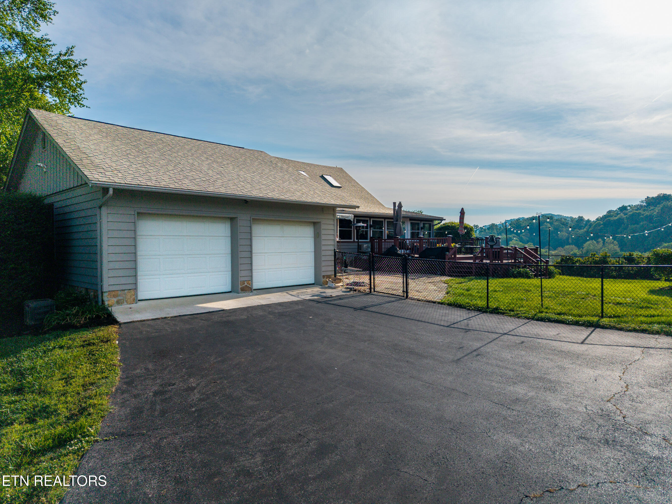 918 Country Lane Walland TN 37886