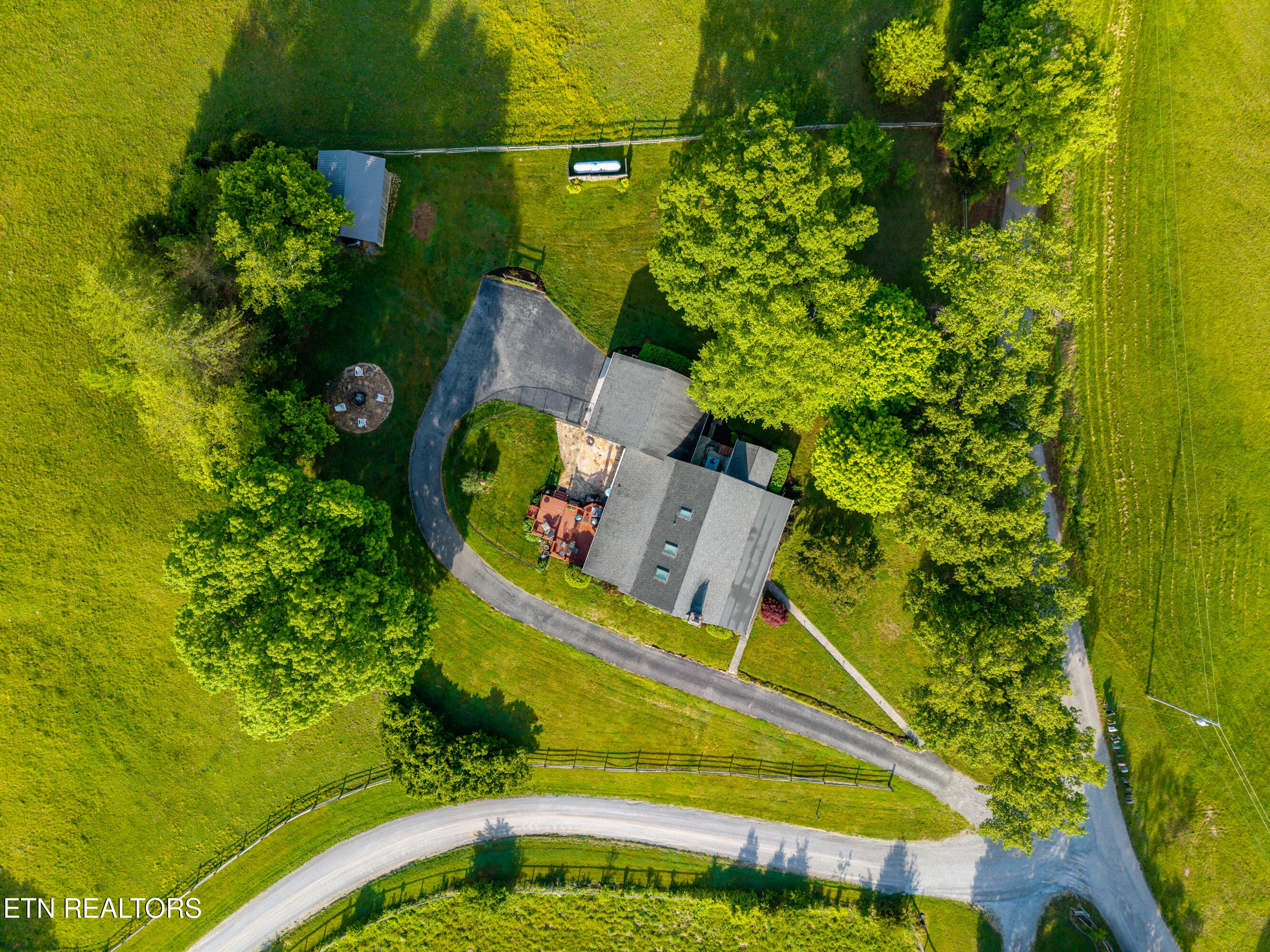 918 Country Lane Walland TN 37886