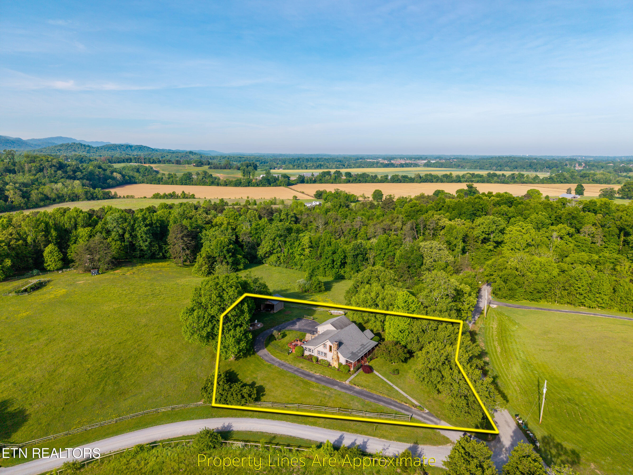 918 Country Lane Walland TN 37886