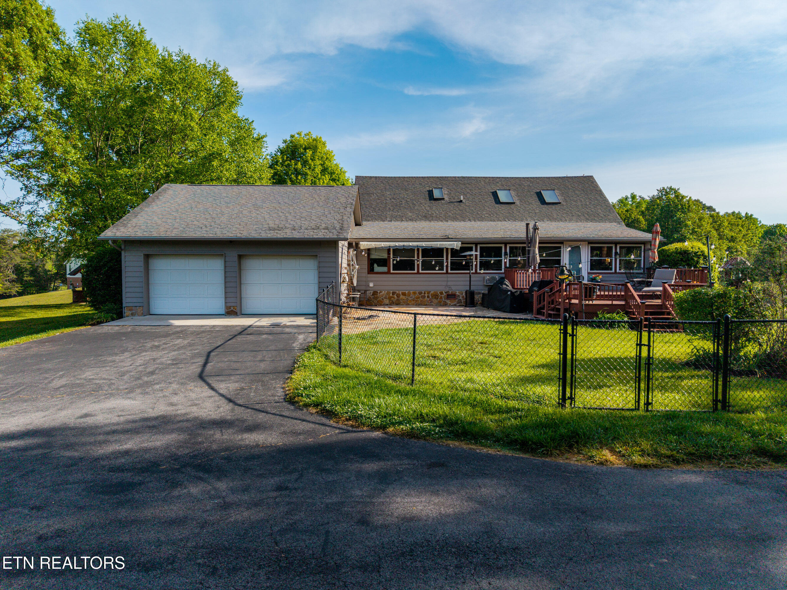 918 Country Lane Walland TN 37886