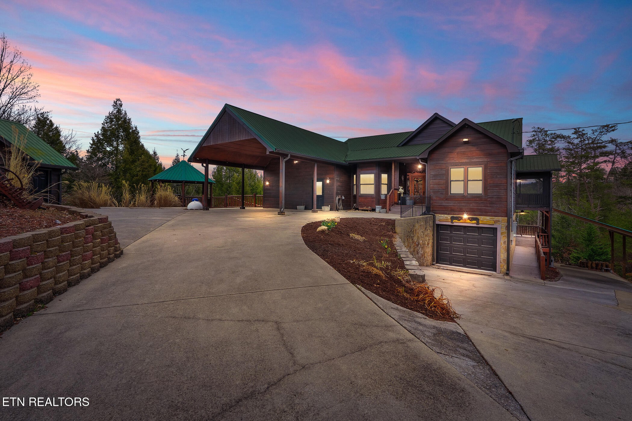 1819 Skyhawk Lane Pigeon Forge TN 37876