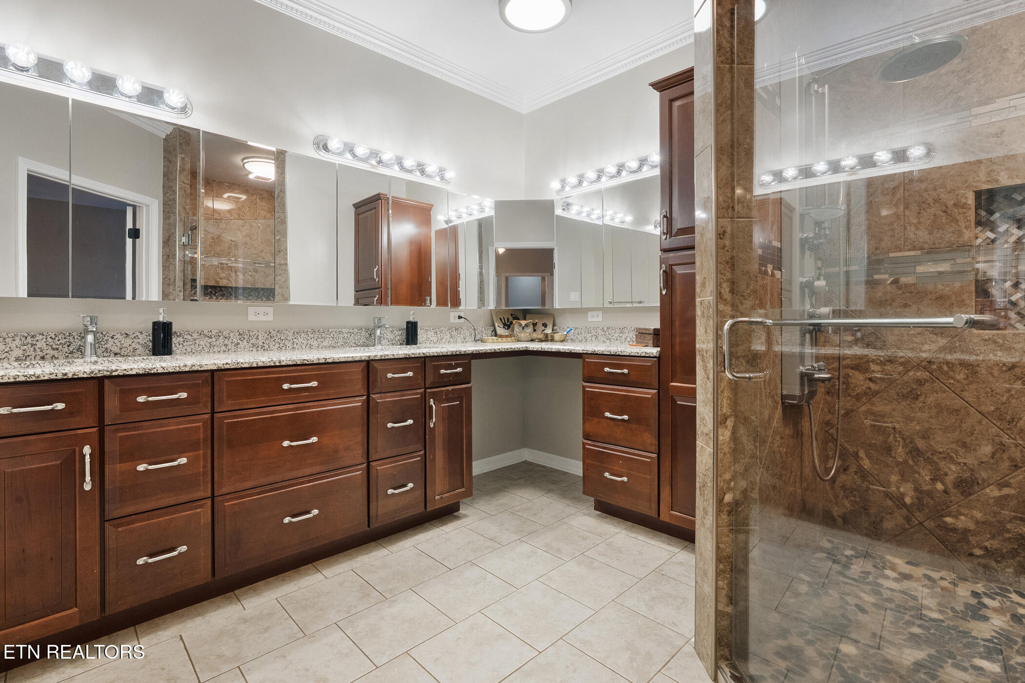 1819 Skyhawk Lane Pigeon Forge TN 37876