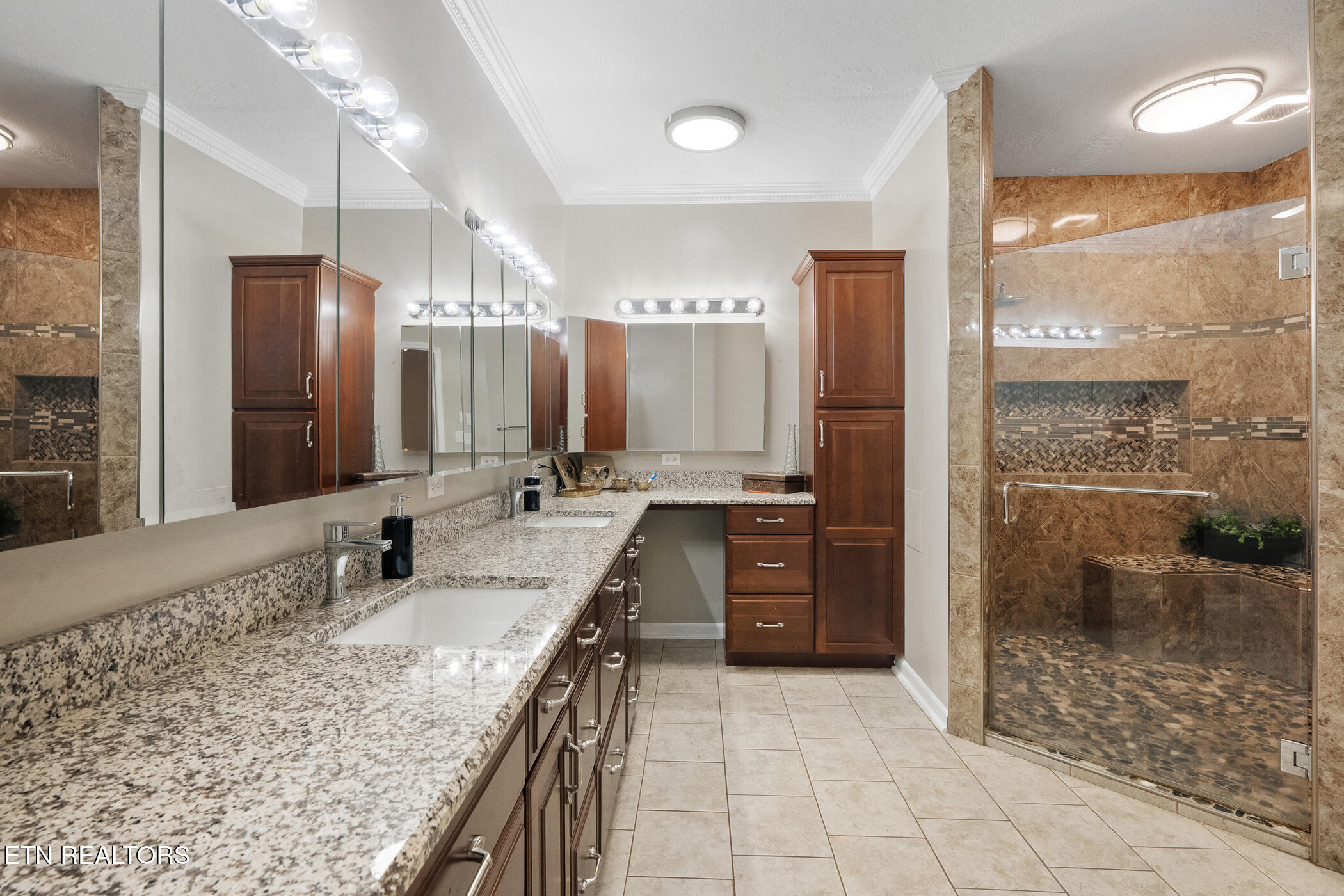 1819 Skyhawk Lane Pigeon Forge TN 37876