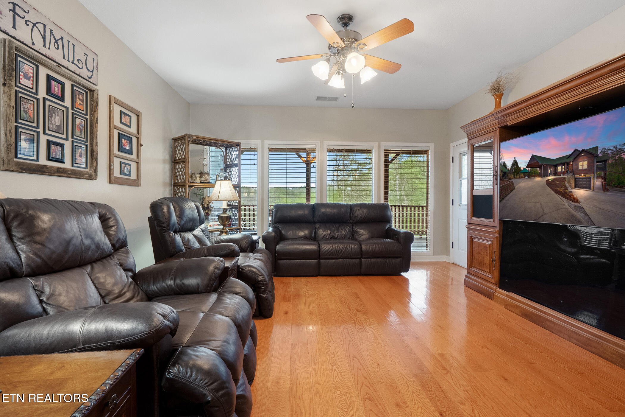 1819 Skyhawk Lane Pigeon Forge TN 37876