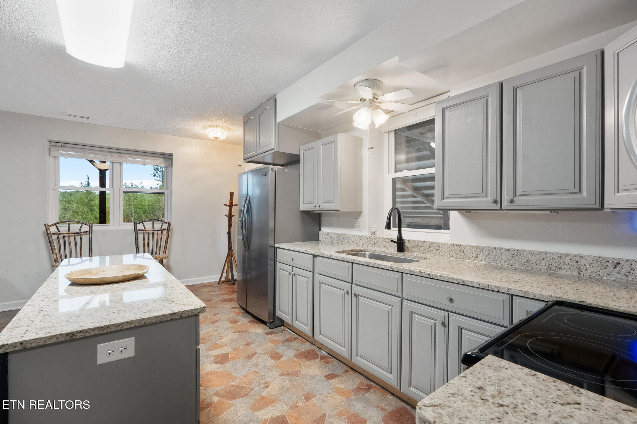 1819 Skyhawk Lane Pigeon Forge TN 37876