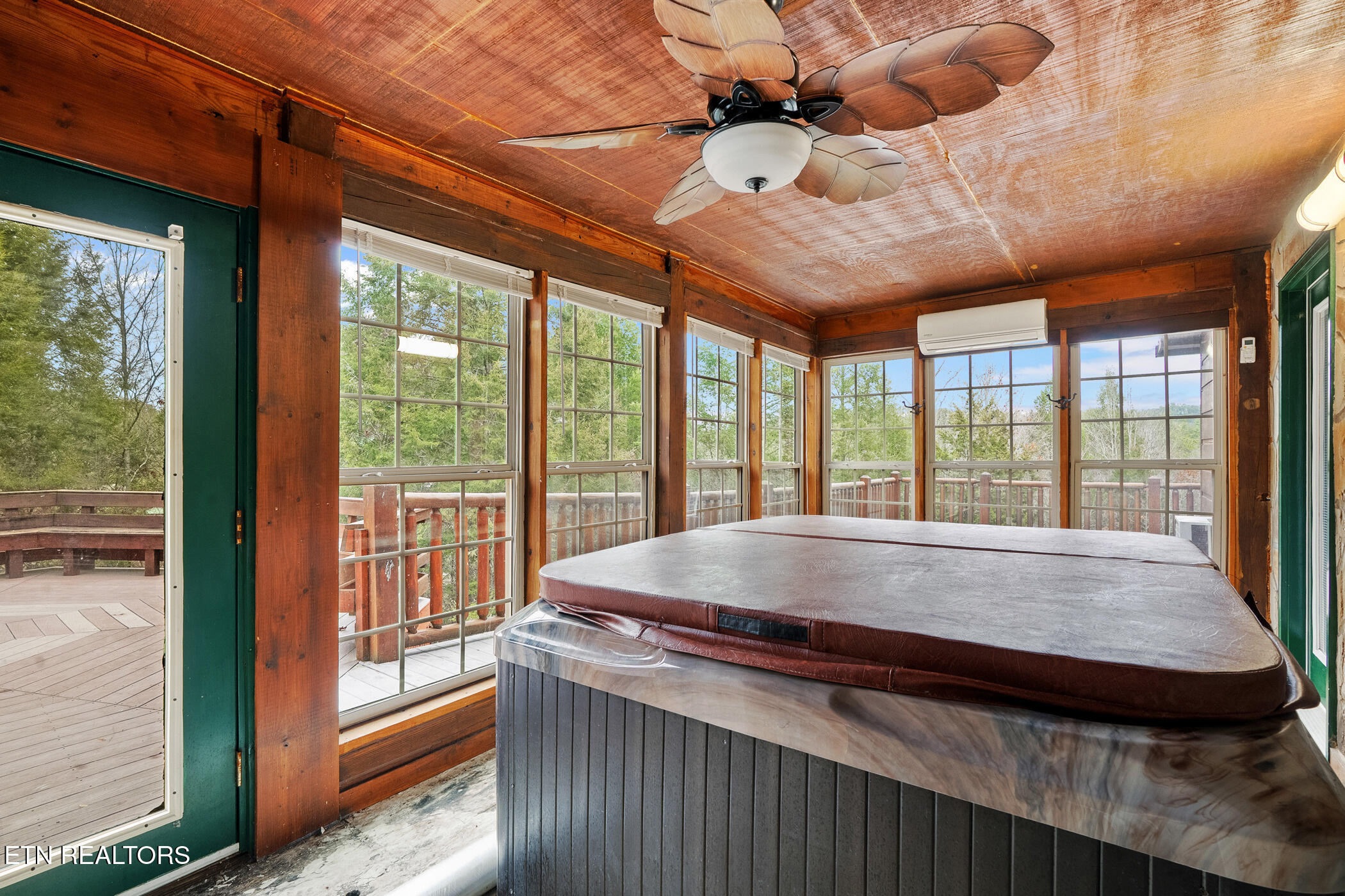 1819 Skyhawk Lane Pigeon Forge TN 37876