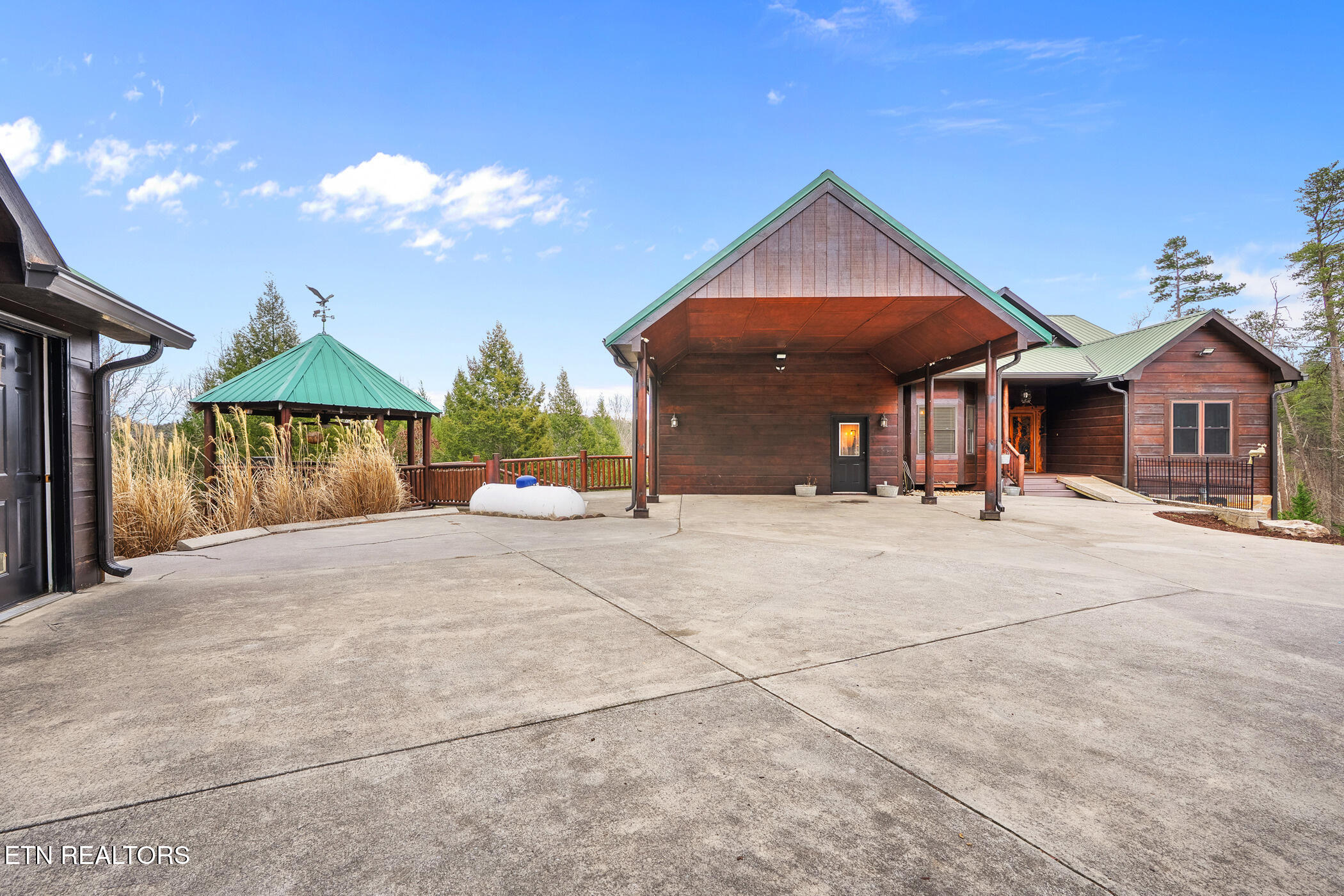 1819 Skyhawk Lane Pigeon Forge TN 37876