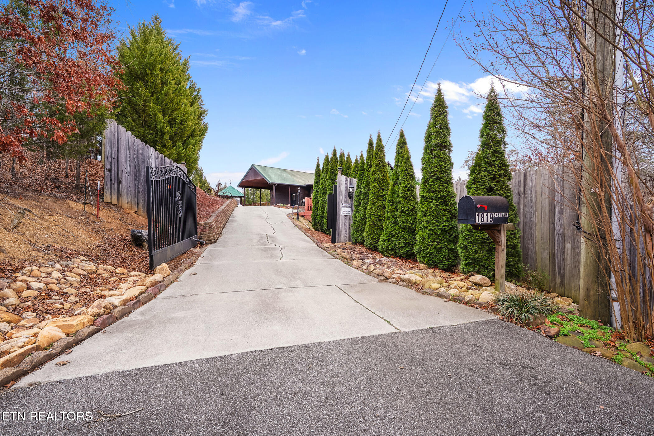 1819 Skyhawk Lane Pigeon Forge TN 37876