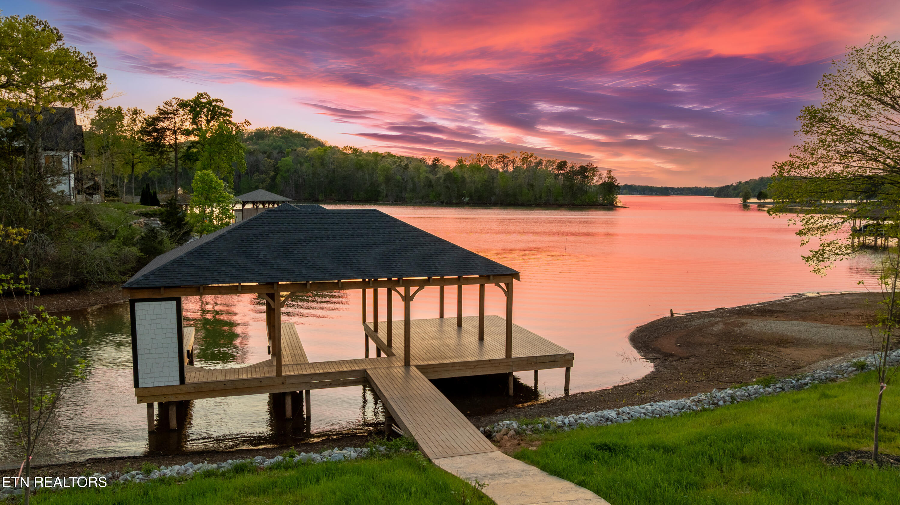 155 Amblecrest Drive Vonore TN 37885