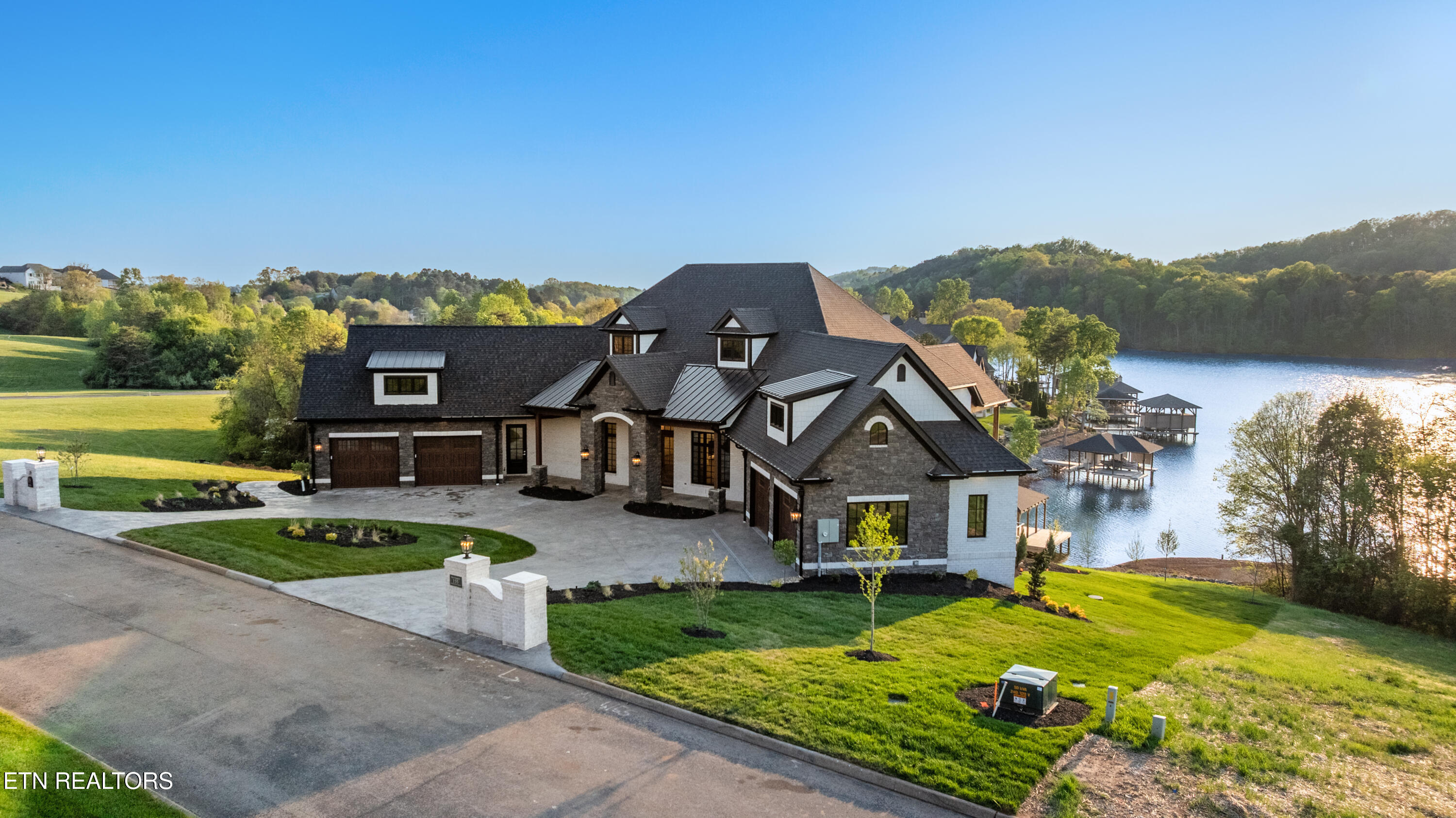 155 Amblecrest Drive Vonore TN 37885