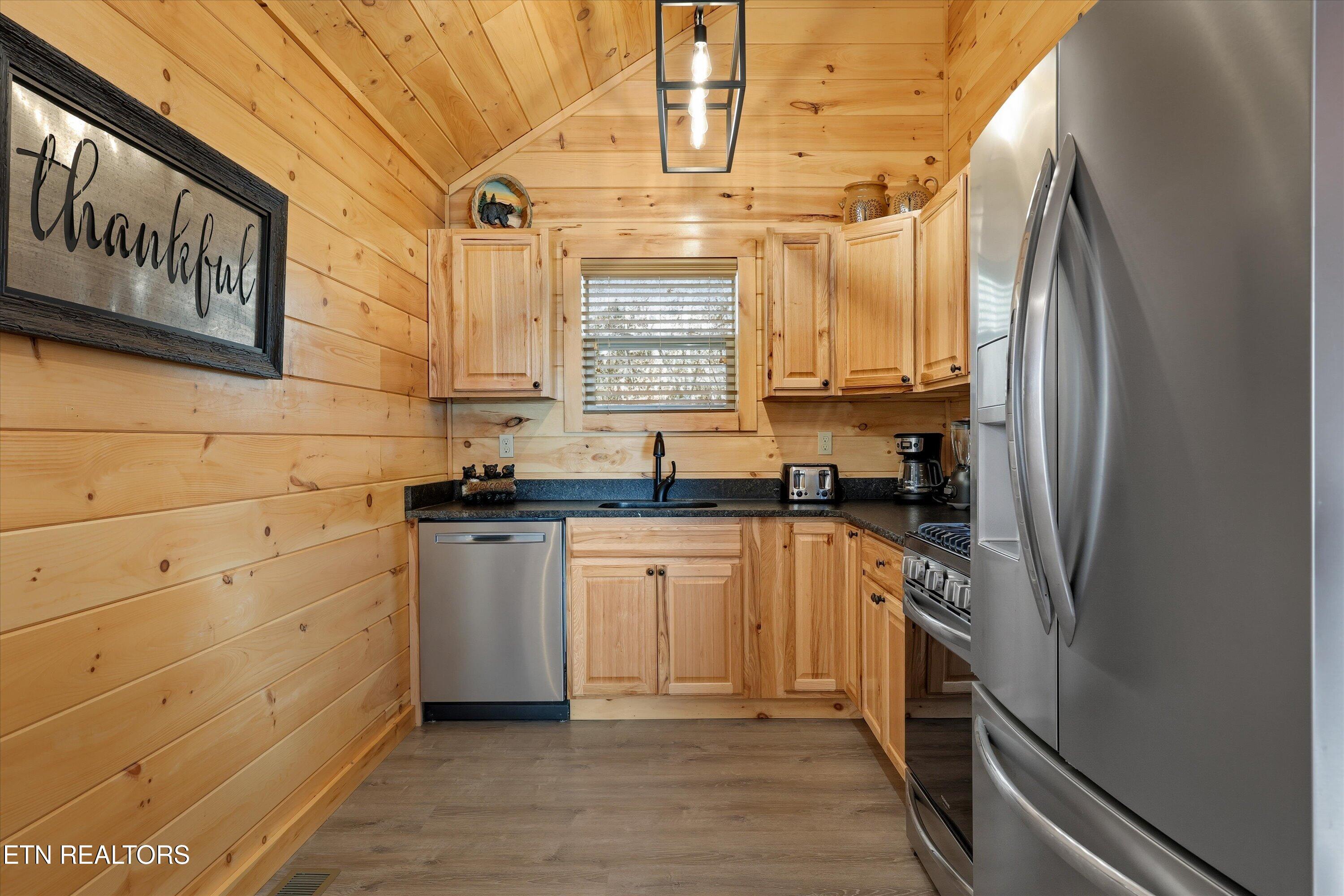 2395 Alpine Village Way Pigeon Forge TN 37863