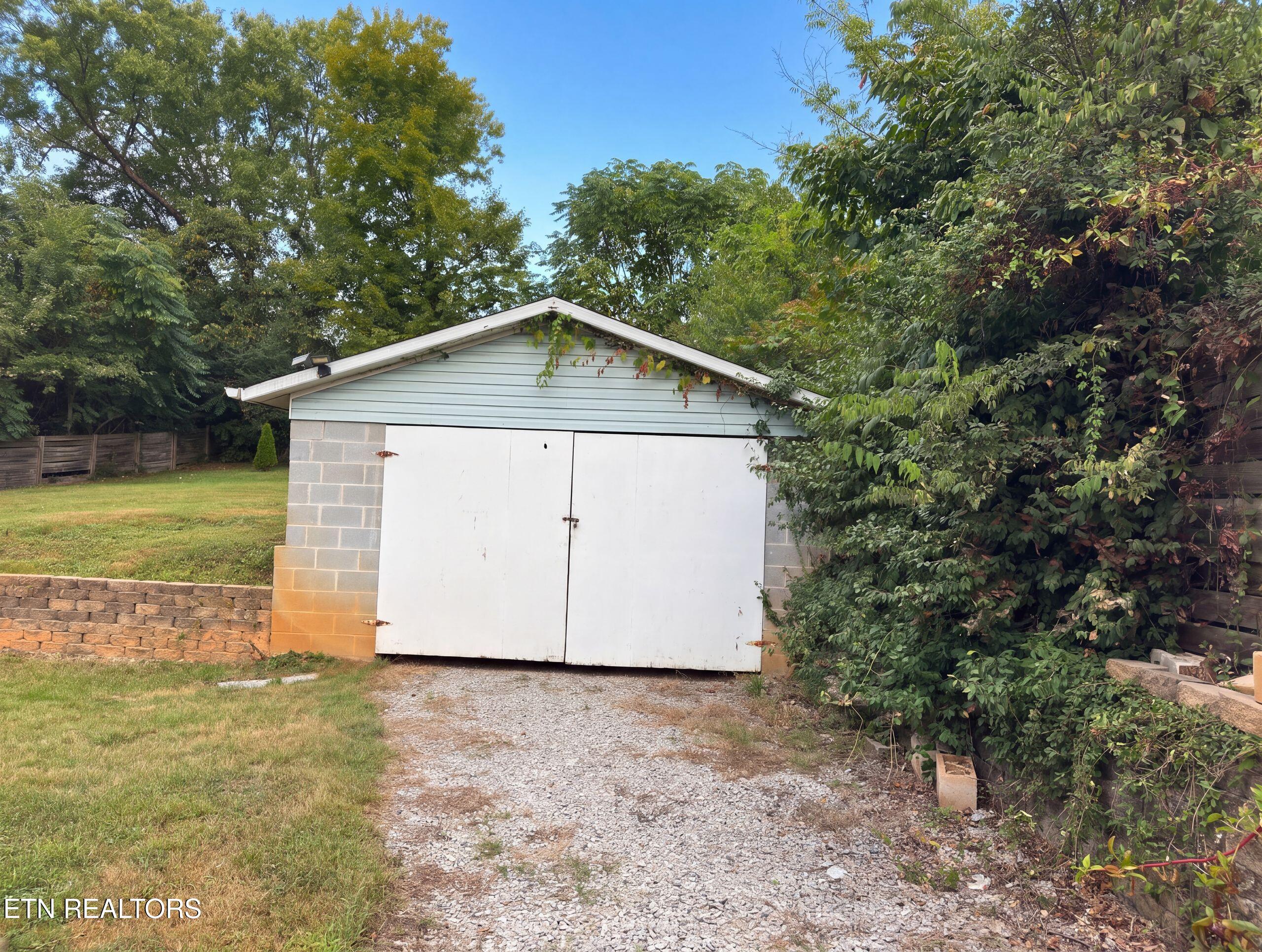 2111 Bernhurst Drive Knoxville TN 37918