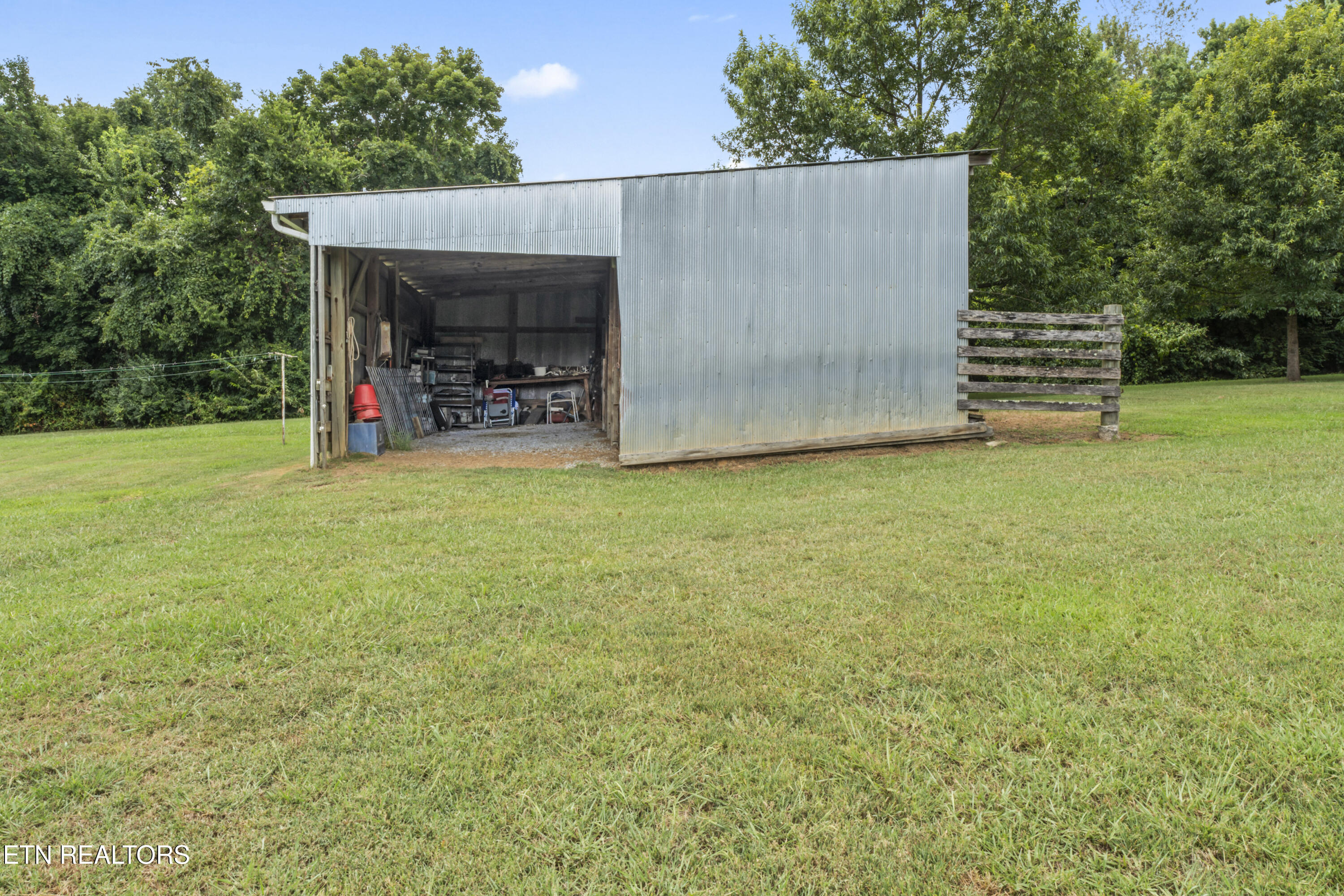554 Briggs Road Dandridge TN 37725