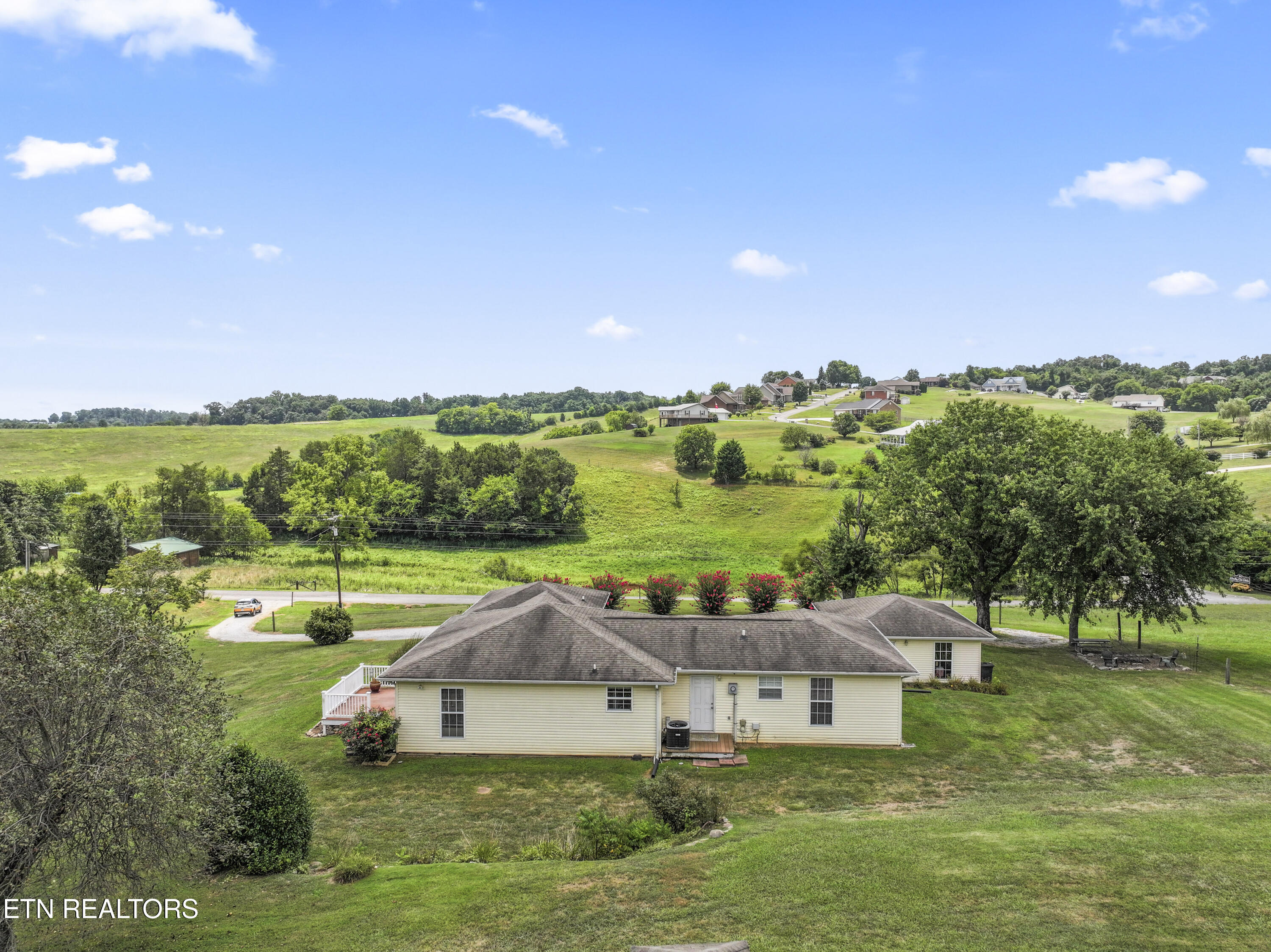 554 Briggs Road Dandridge TN 37725