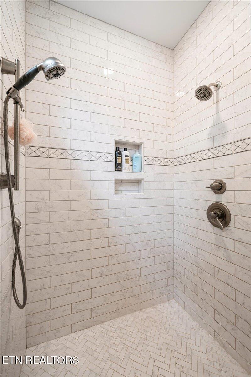 207 Cameron Loop Lane Lafollette TN 37766