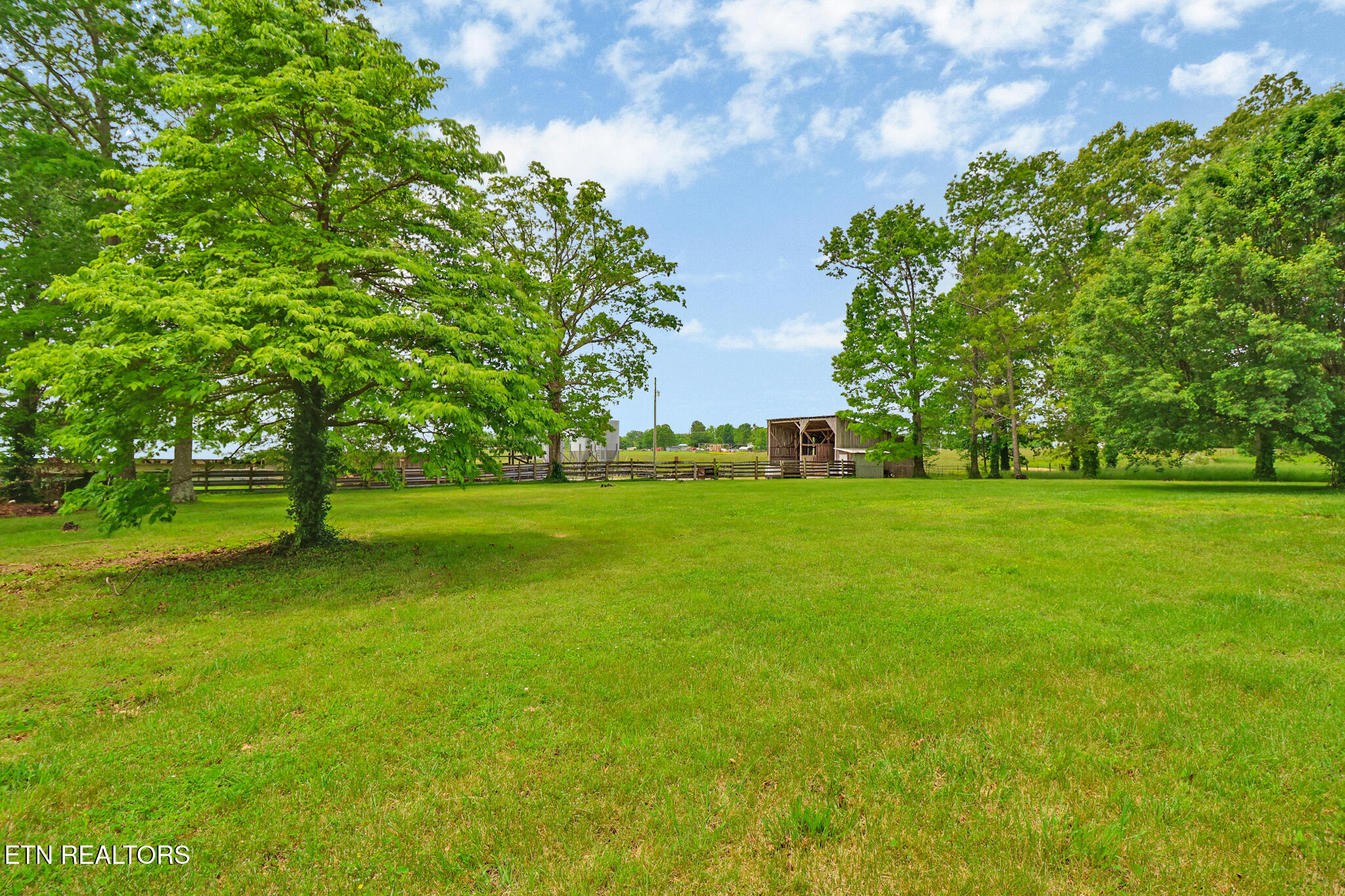 60 Greenview Lane Crossville TN 38571