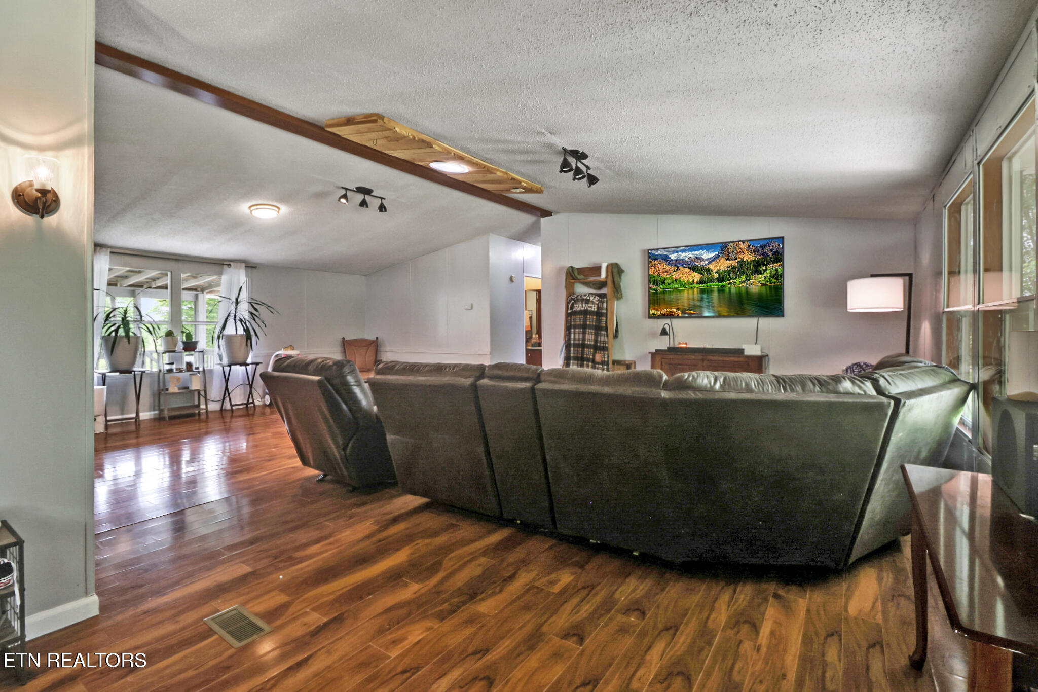 60 Greenview Lane Crossville TN 38571