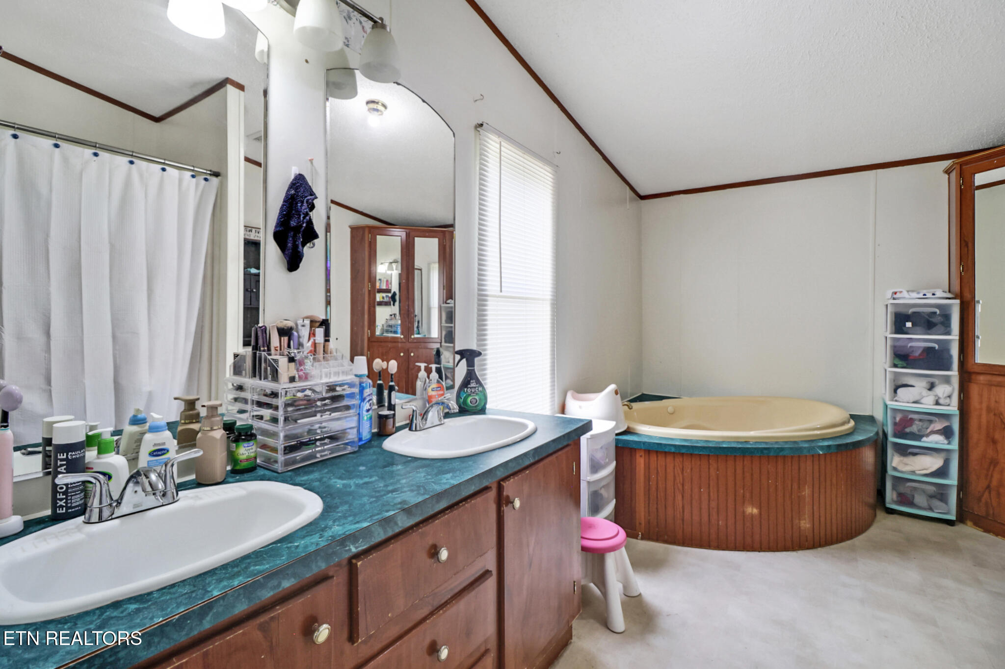 60 Greenview Lane Crossville TN 38571