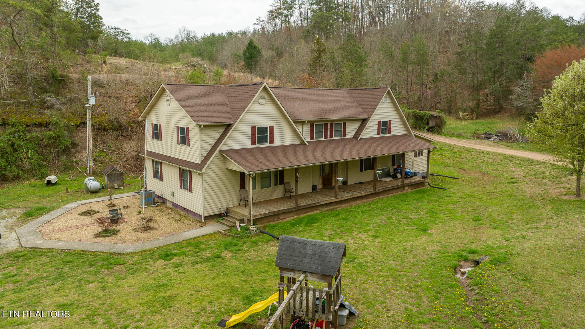 8651 Tazewell Highway Sneedville TN 37869