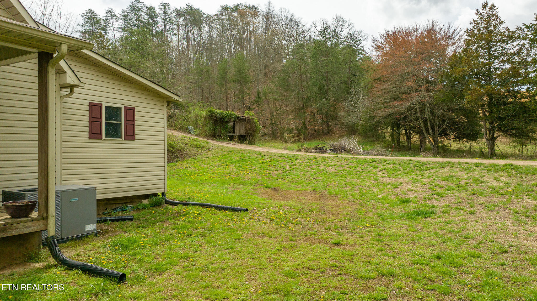 8651 Tazewell Highway Sneedville TN 37869