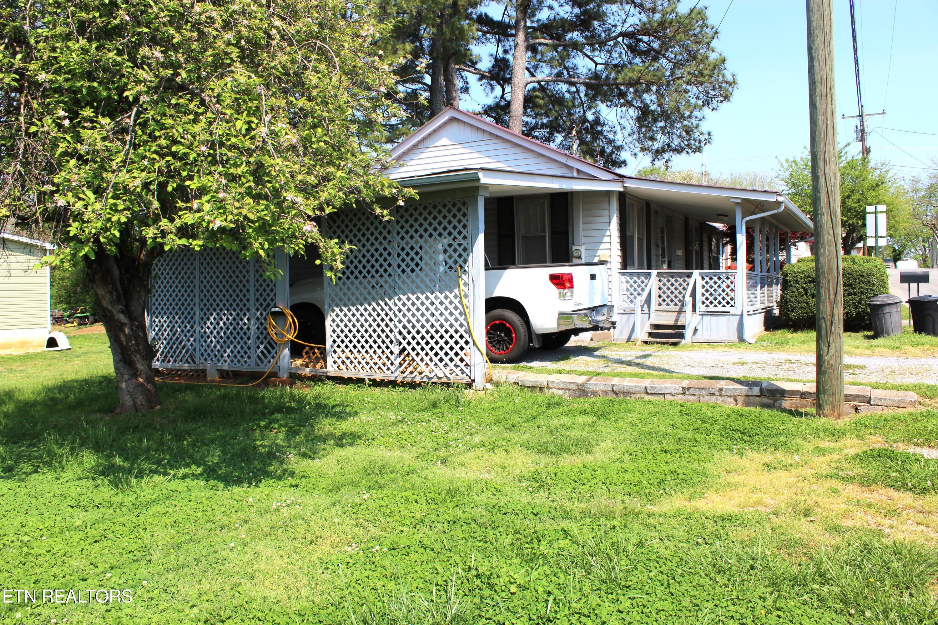 906 Cannon Avenue Sweetwater TN 37874