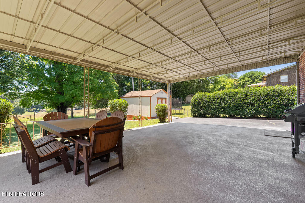 2404 Calloway Circle Lenoir City TN 37772