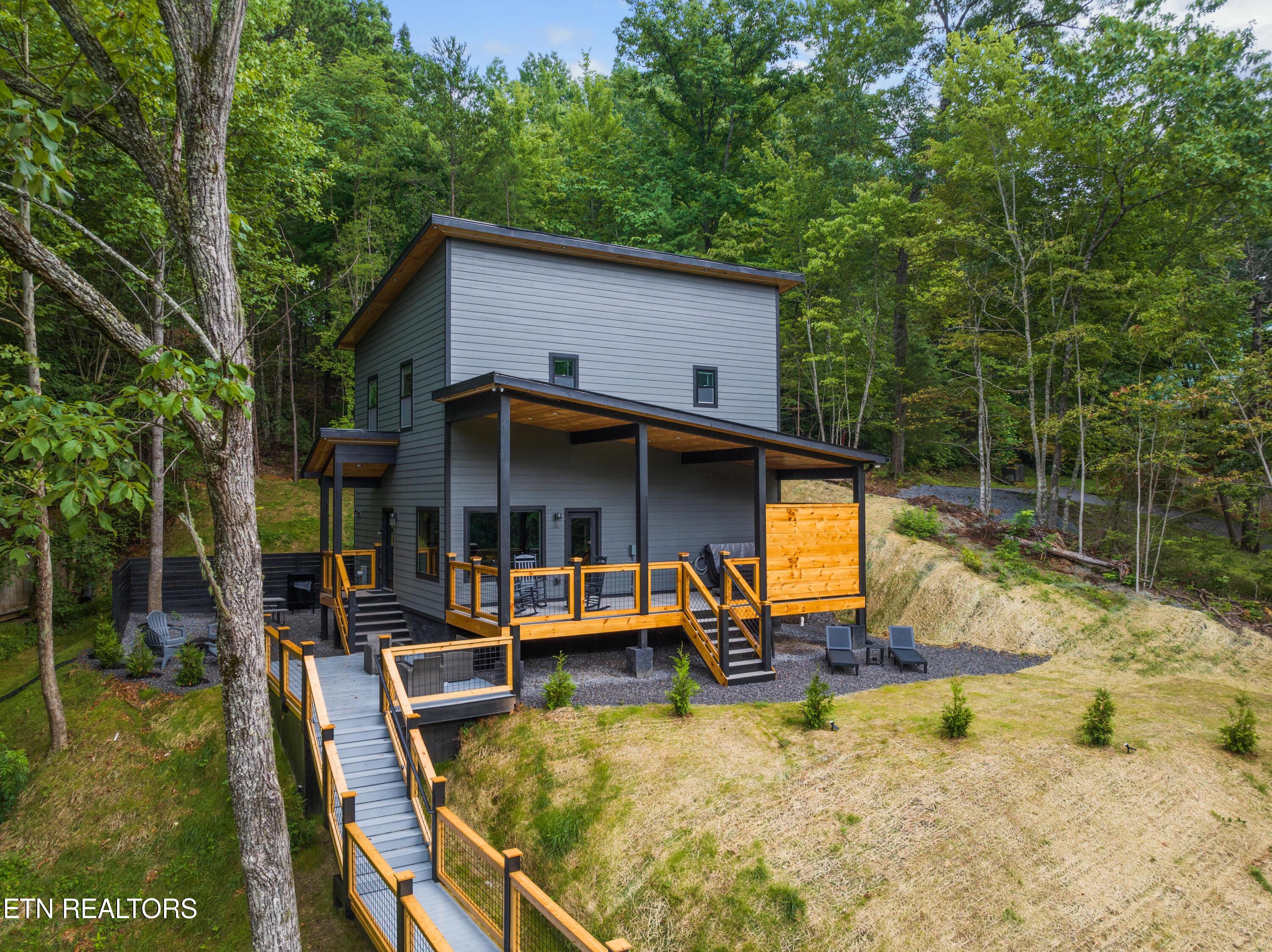 1517 Silver Poplar Lane Sevierville TN 37876