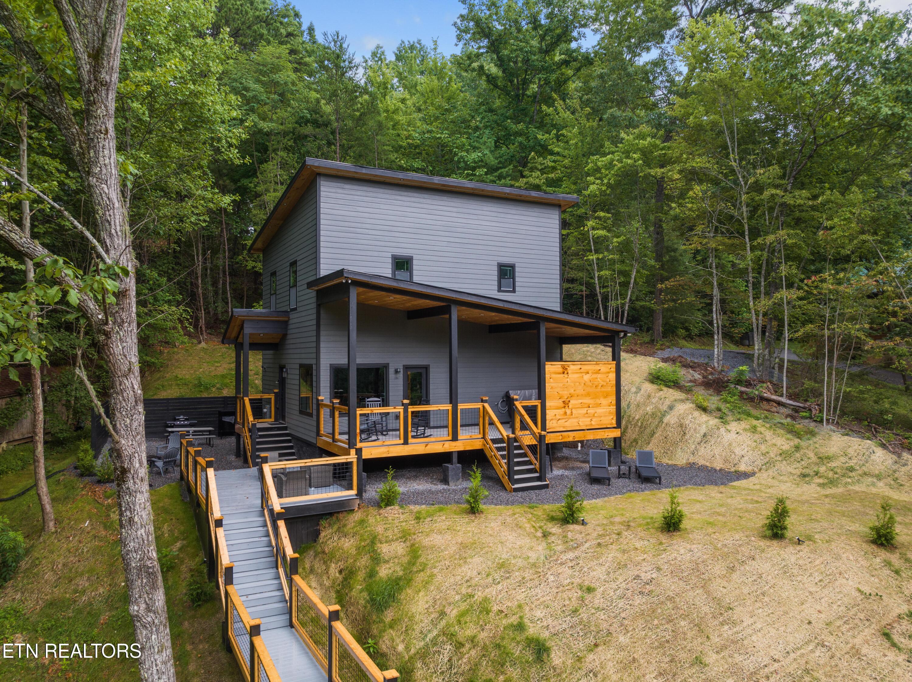 1517 Silver Poplar Lane Sevierville TN 37876