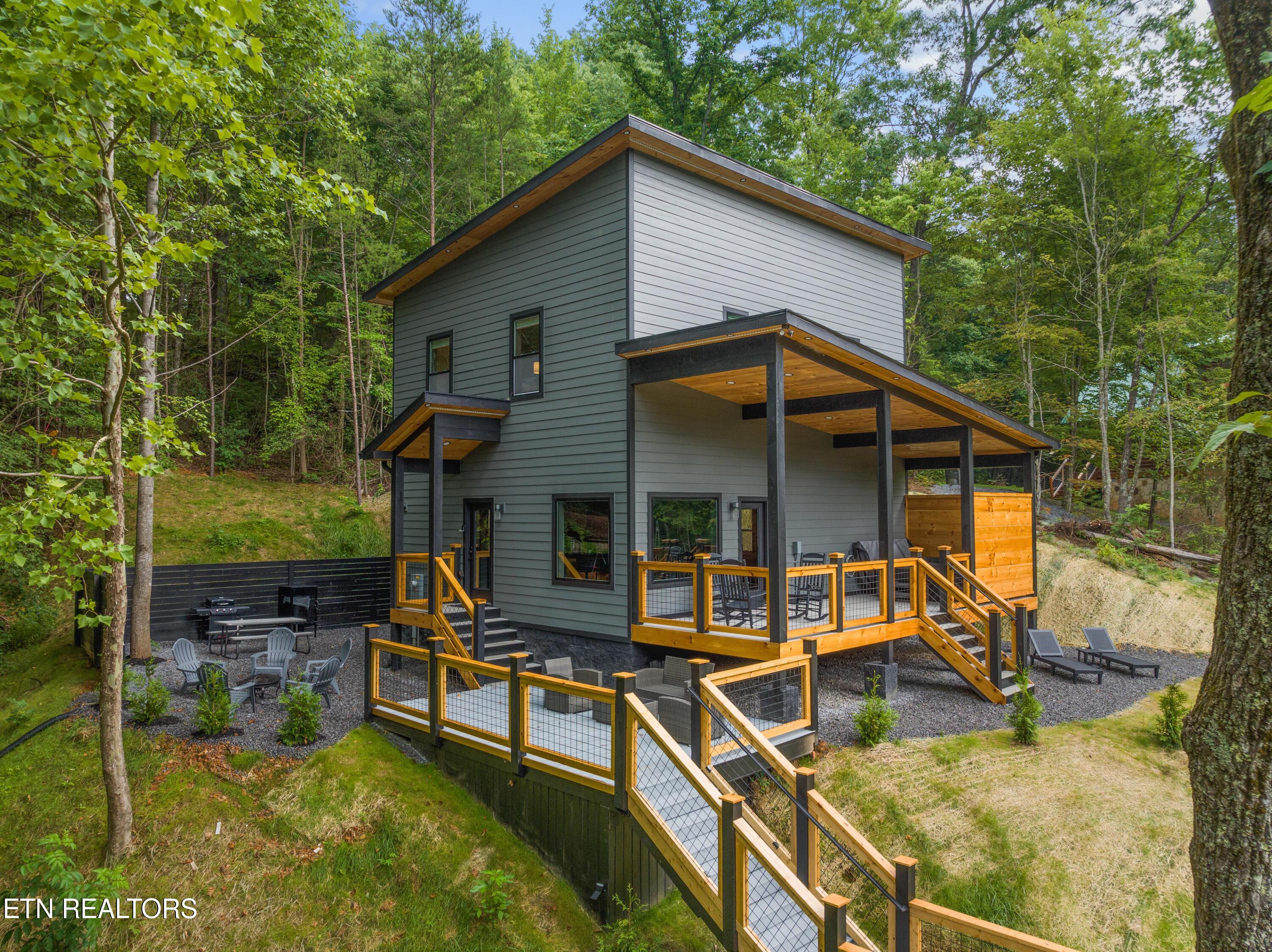 1517 Silver Poplar Lane Sevierville TN 37876