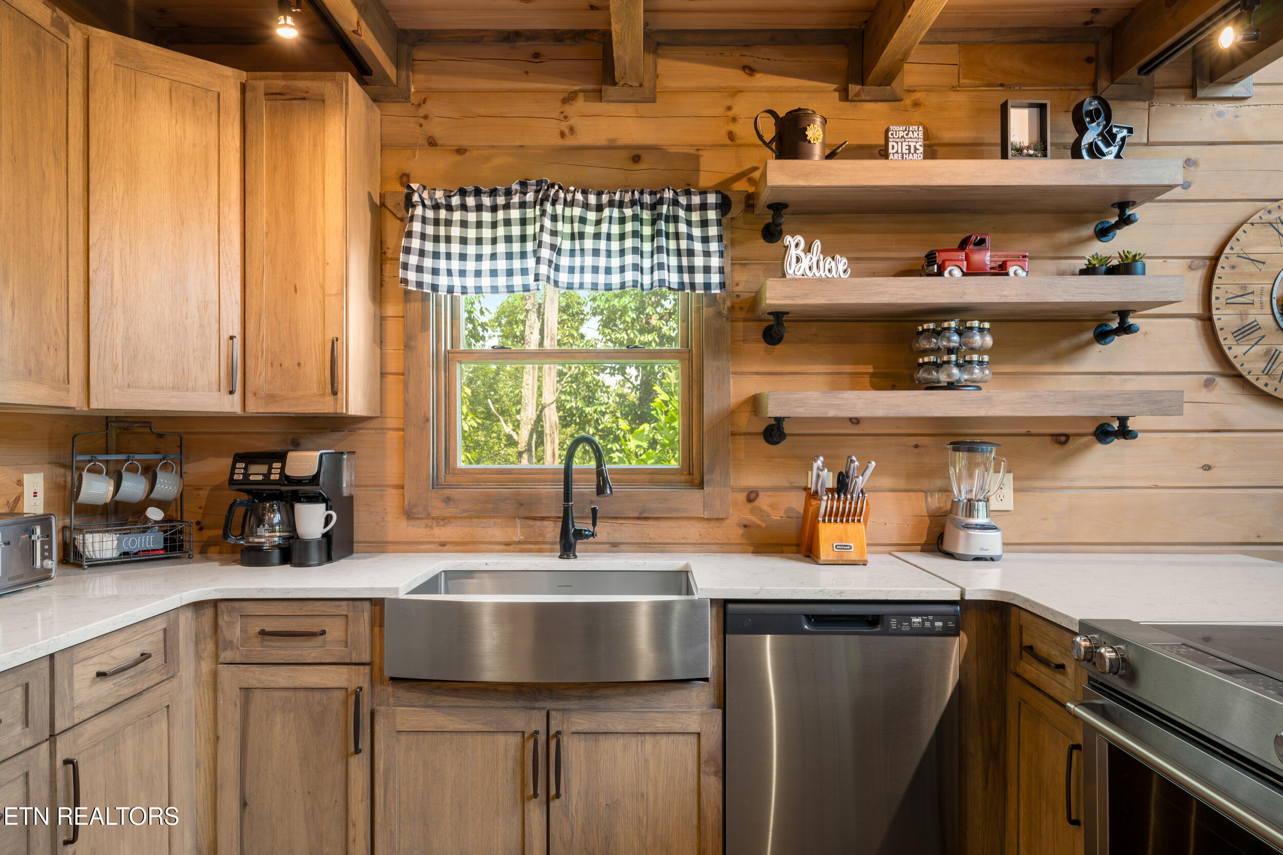 1606 Dove Wing Way Sevierville TN 37862